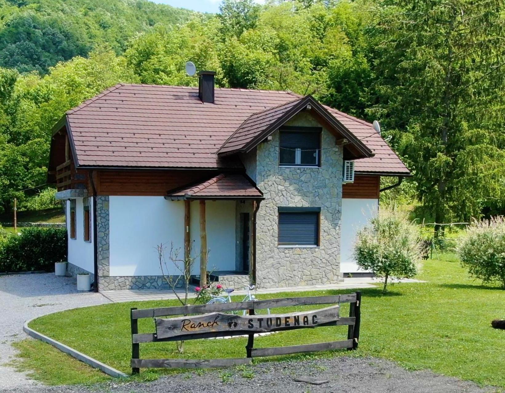 Vacation House Studenac Bihac Ngoại thất bức ảnh